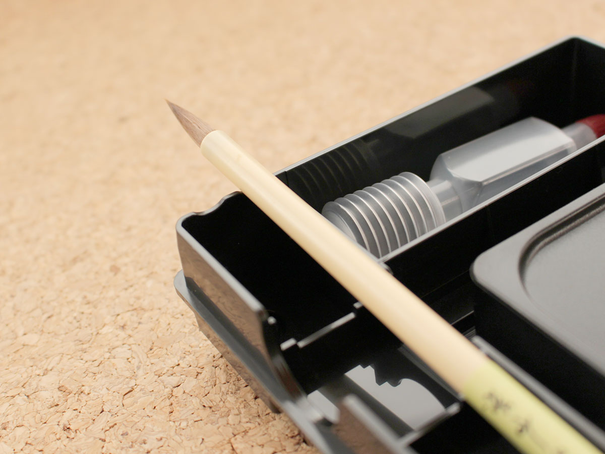 春から小3、はじめての習字に。くすみカラーで特別感「クッカヤプー　書道セット」