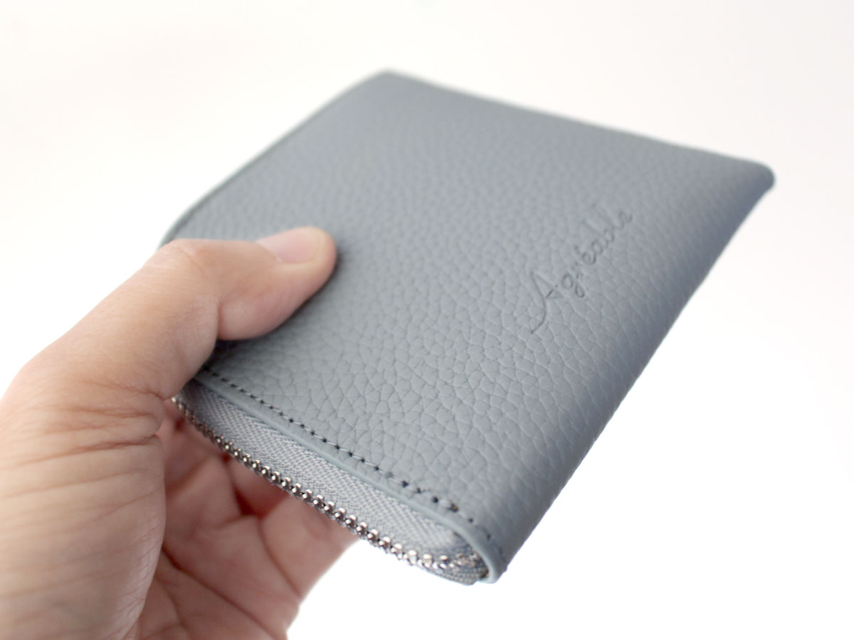 薄くても機能的。「イザという時の現金」のための、ミニマリストなミニ財布