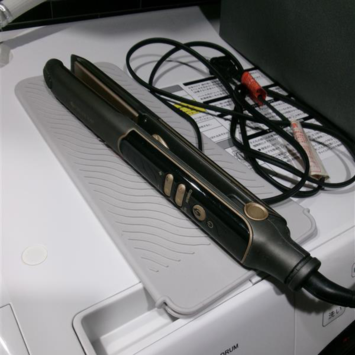 『バタバタの朝・散らかる洗面所』を卒業したい方へ。スタッフの太鼓判、耐熱300℃ヘアアイロンポーチを！