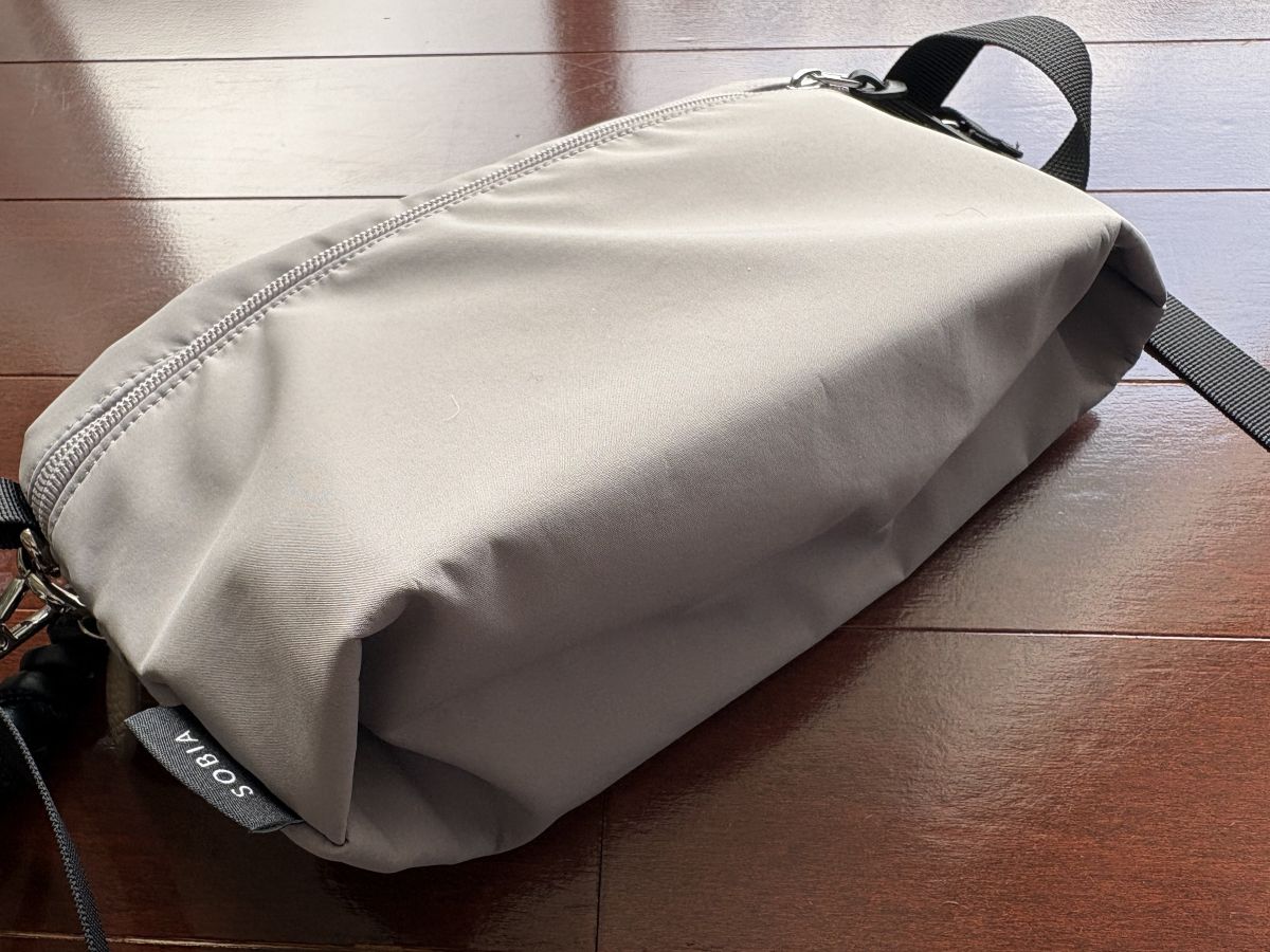 バイヤーの休日に密着、お供したのはフラットなのにたっぷり大容量！ママカルショルダー