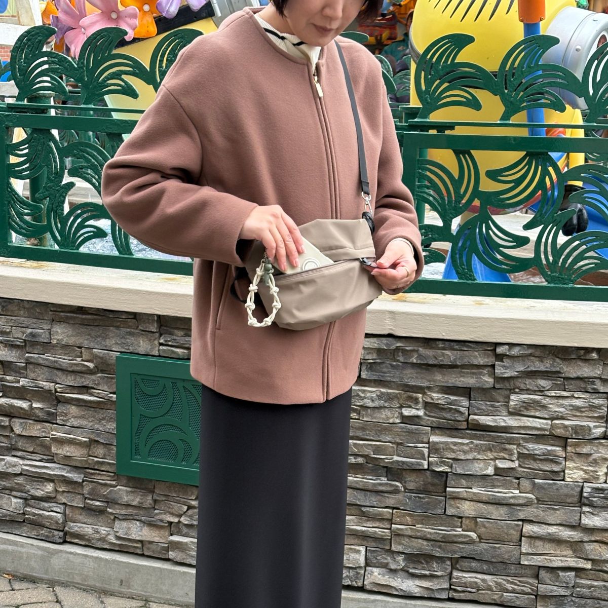 バイヤーの休日に密着、お供したのはフラットなのにたっぷり大容量！ママカルショルダー