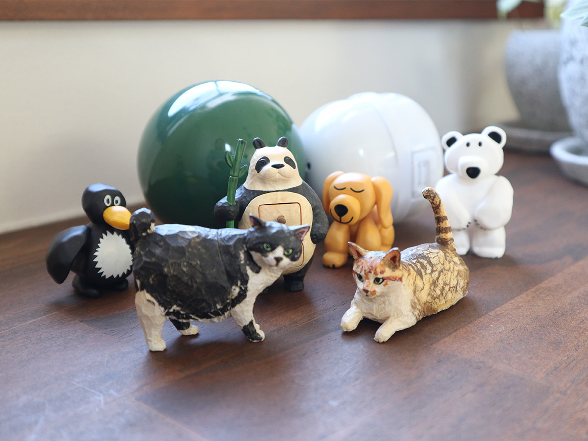 お店のディスプレイ術をサラッと再現！飾れる2段ツリーで、スタッフの「大好きなもの」に特等席を。