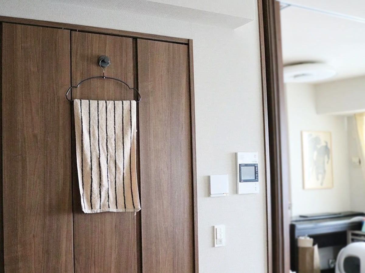 お家のあちこちピタッ。スタッフ宅で使ってみた、SNSでも話題の強力吸盤「真空フック」