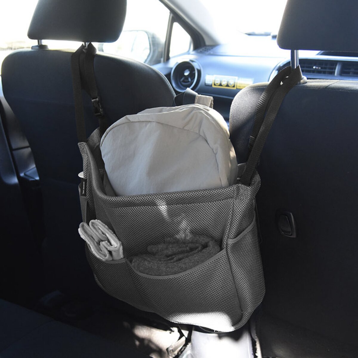 車内快適化の黄金コンビ「カーポケット＆吊り下げゴミ箱」スタッフたちはこう使う！