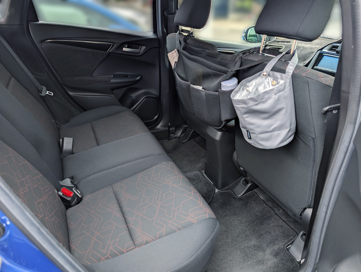 車内快適化の黄金コンビ「カーポケット＆吊り下げゴミ箱」スタッフたちはこう使う！