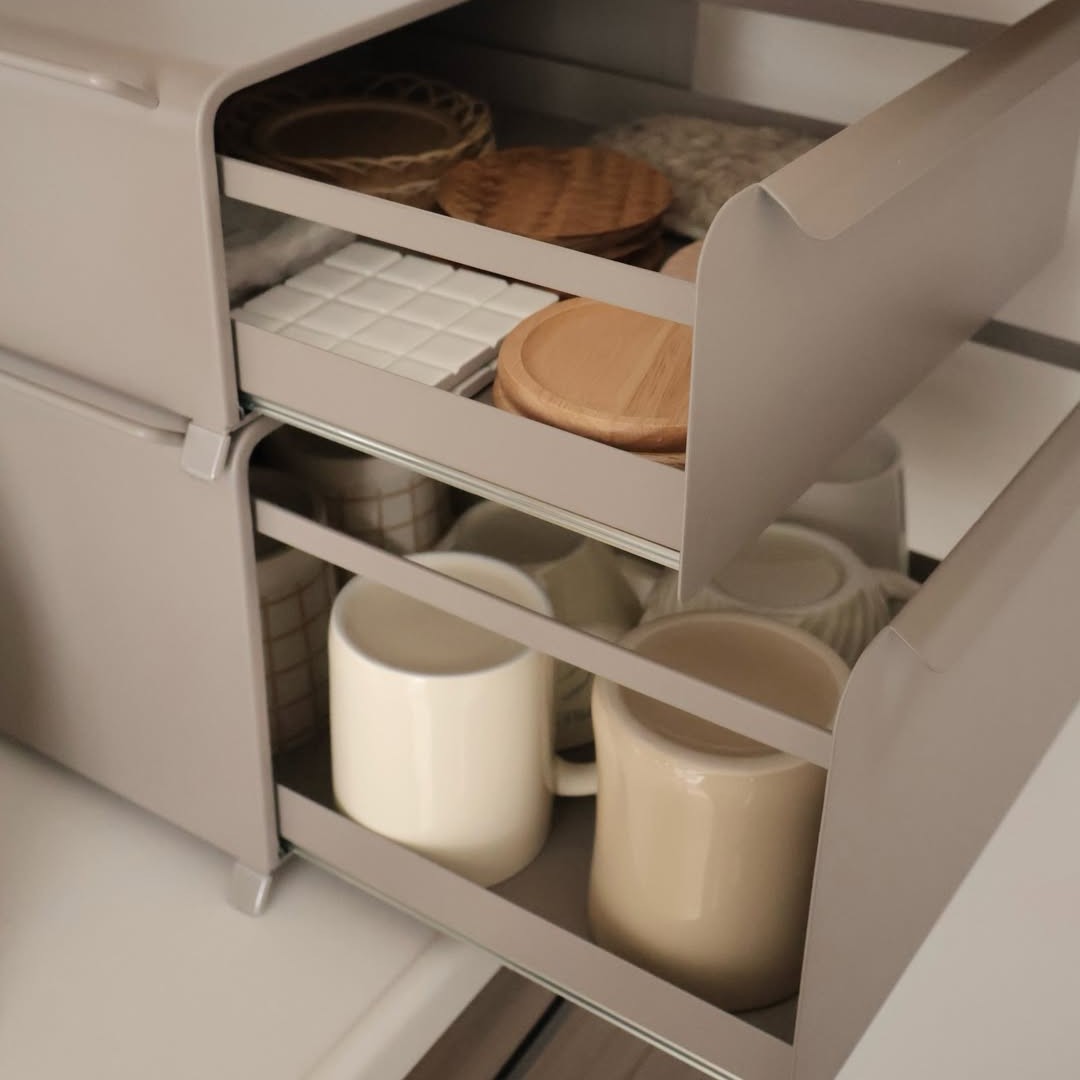 新色グレージュ登場の「理想のブレッドケース」。インスタグラマーさんもキッチン収納をカスタム中！