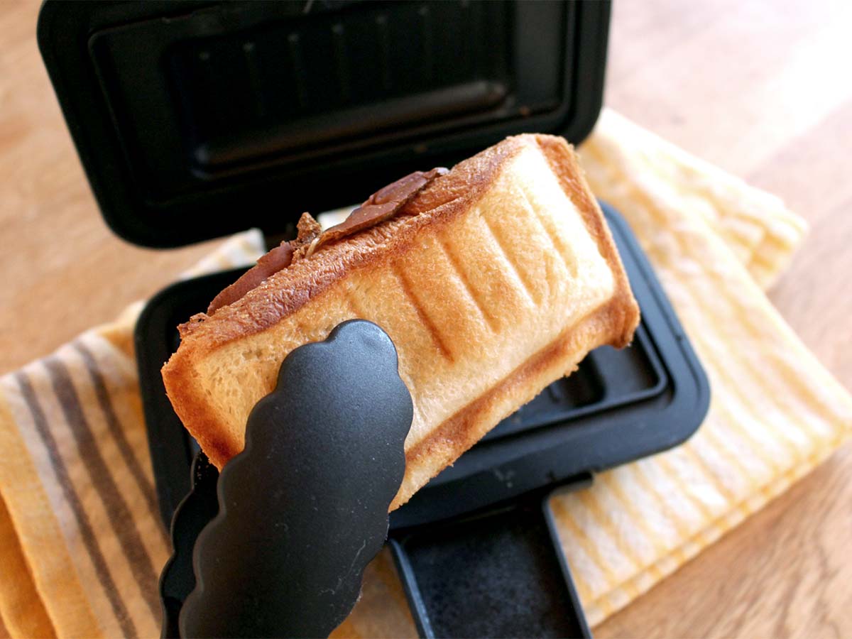 レンチンでこの「ザクッと焼き目」は感動！手軽すぎる、食べ切りホットサンドメーカー