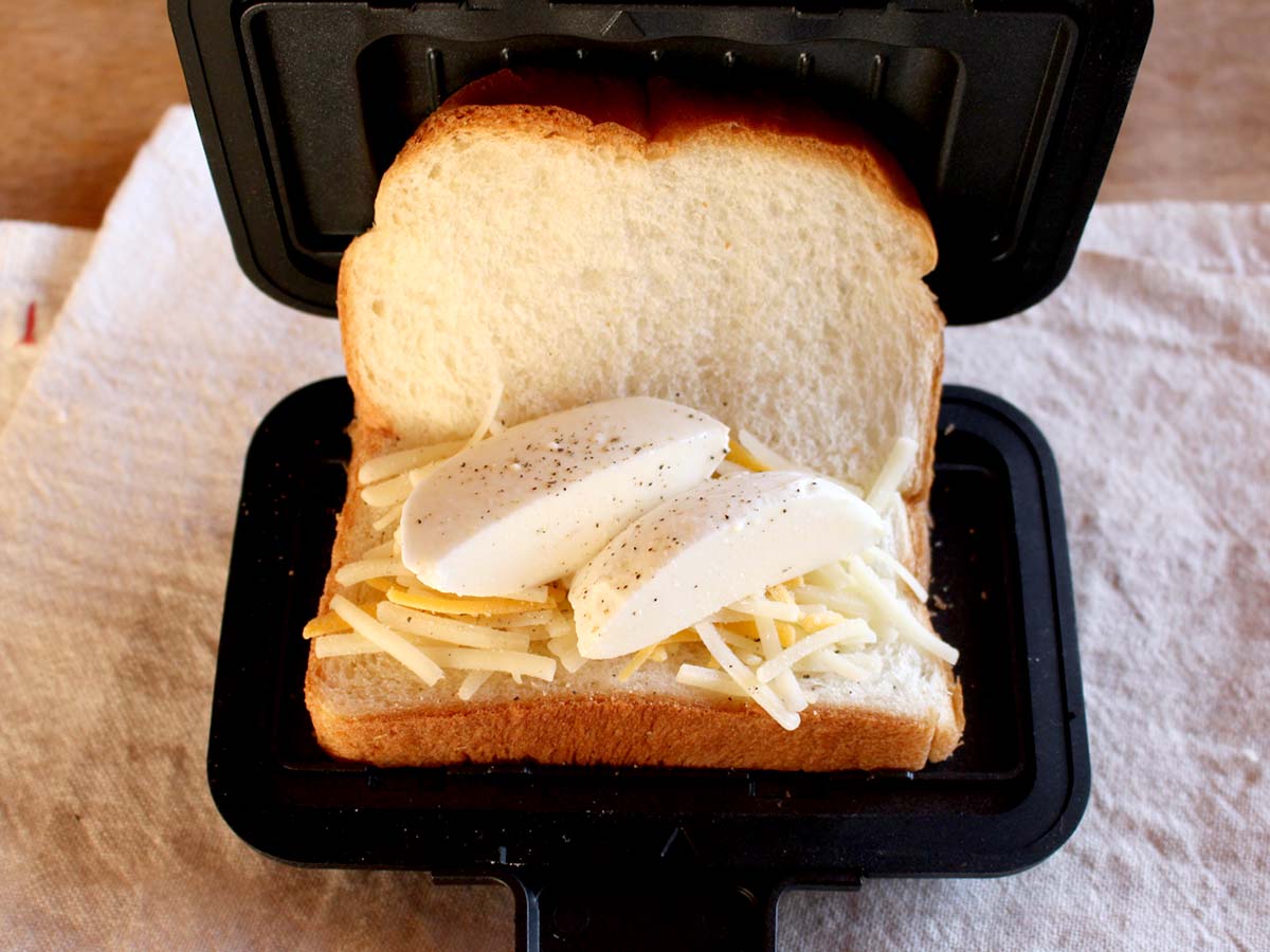 レンチンでこの「ザクッと焼き目」は感動！手軽すぎる、食べ切りホットサンドメーカー