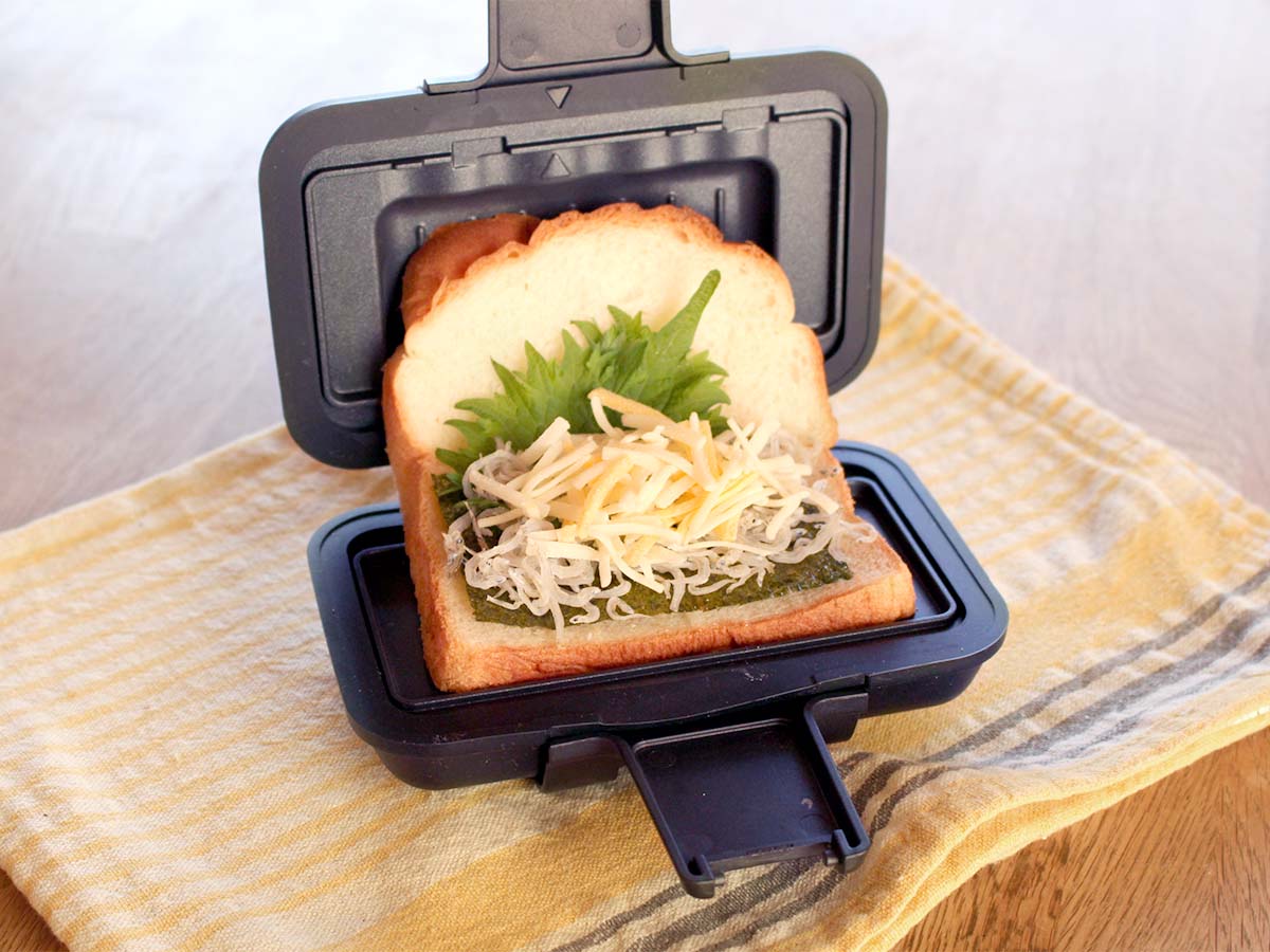 レンチンでこの「ザクッと焼き目」は感動！手軽すぎる、食べ切りホットサンドメーカー